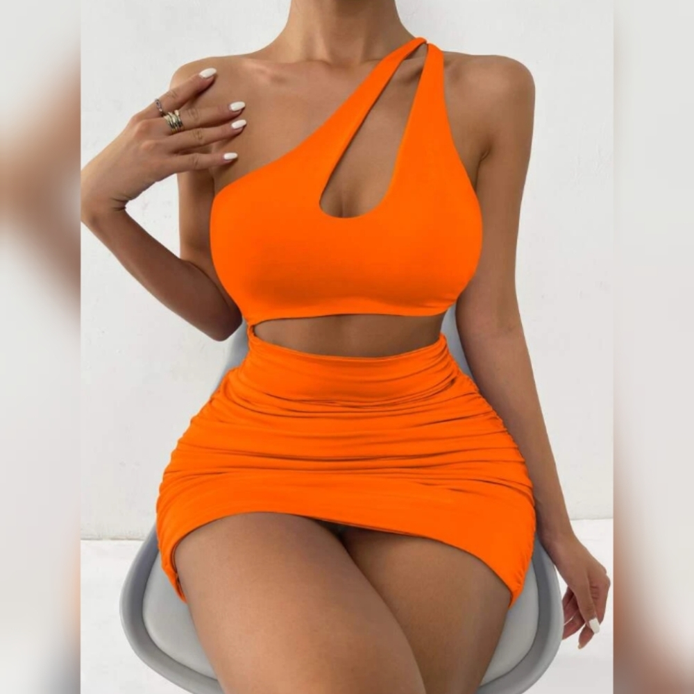 SHEIN BACKLESS RUCHED CUT OUT - Picture 3 of 11